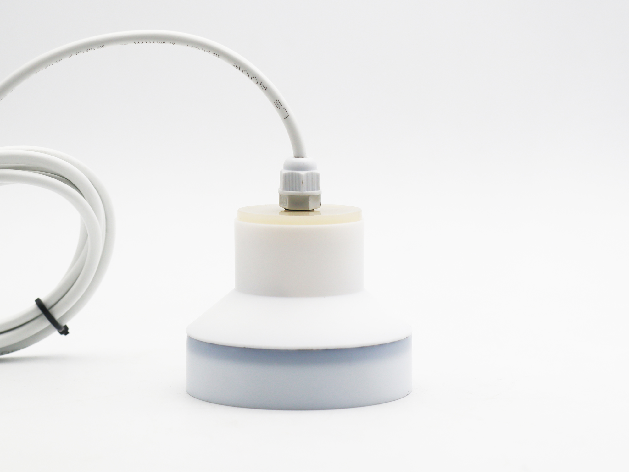 Ultrasonic point level sensor: principle, characteristics and application